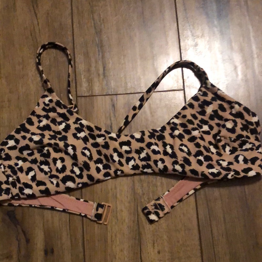 Aerie leopard bikini top with clasp